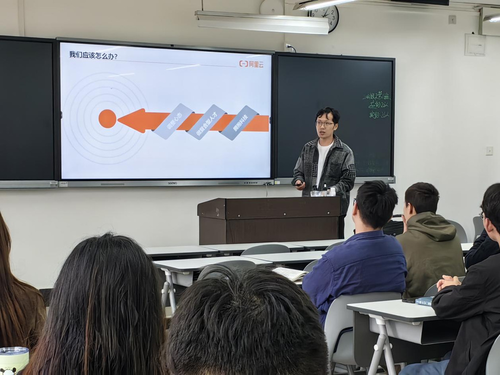 【优秀员工】吕林返校讲座“企业管理转型对...